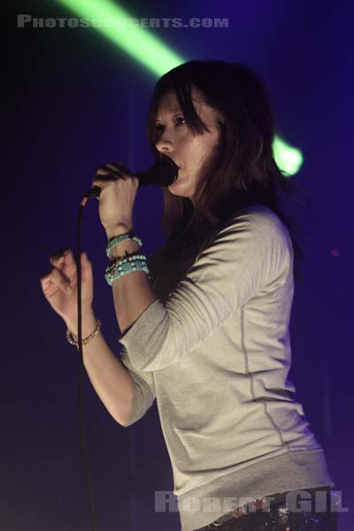 BLONDE REDHEAD - 2010-09-16 - PARIS - Le Bataclan - Kazu Makino